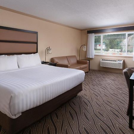 Prestige Inn Golden Exterior photo