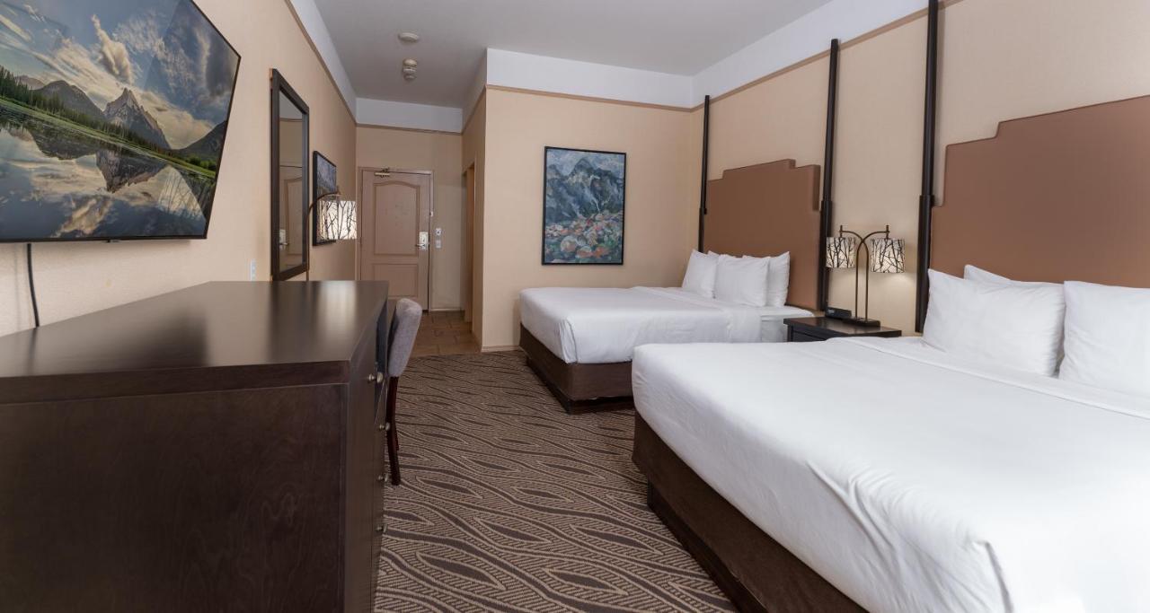 Prestige Inn Golden Exterior photo