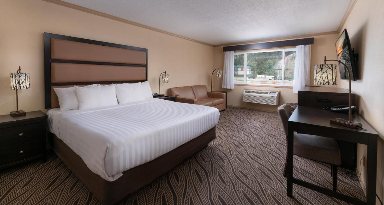 Prestige Inn Golden Exterior photo